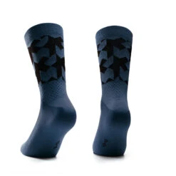ASSOS - Monogram Socks Evo - Chaussettes De Cyclisme -Chaussures D'extérieur Boutique assos monogram socks evo chaussettes de cyclisme detail 2